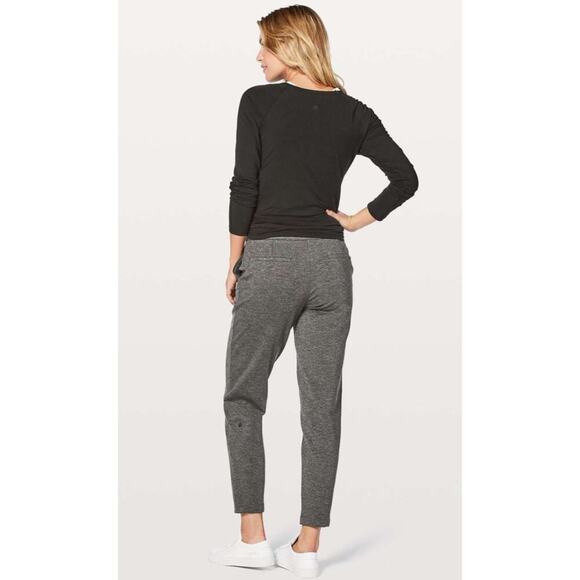 Lululemon City Trek Trouser II *28"
Heathered Black, size 4 - Picture 3 of 15
